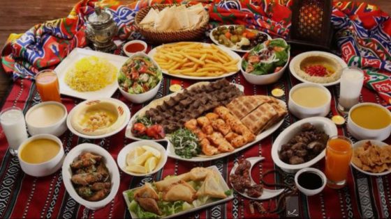 قبل أذان المغرب بنصف ساعة… حين تتكلم الصحون بلهجة النجف